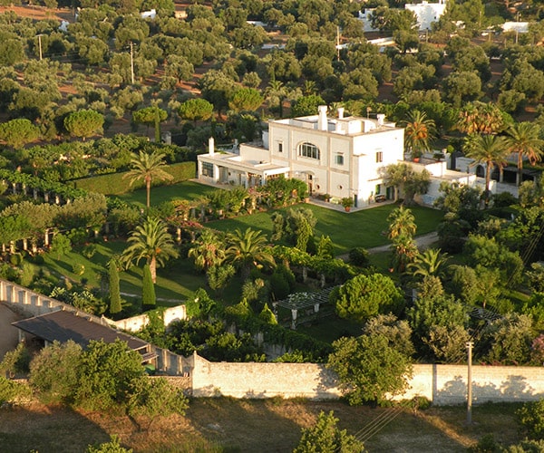 masseria-appia-traiana-azienda-agricola-tateo-casale-ostuni-brindisi-vista-aerea